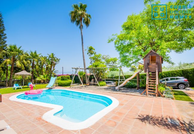 Piscina climatizada de esta villa en Alhaurín de la Torre 