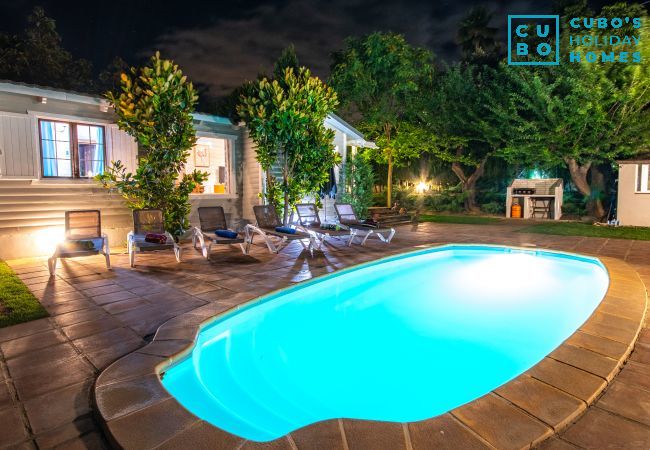 Piscina de esta casa de madera en Alhaurín de la Torre