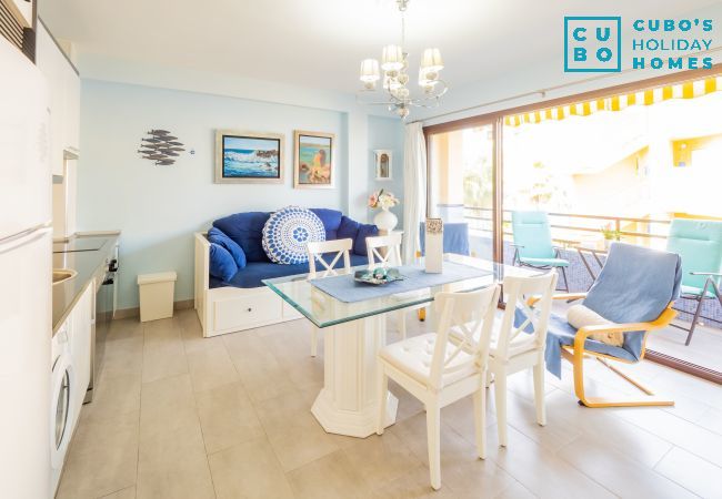 Salón comedor de este apartamento en Torremolinos