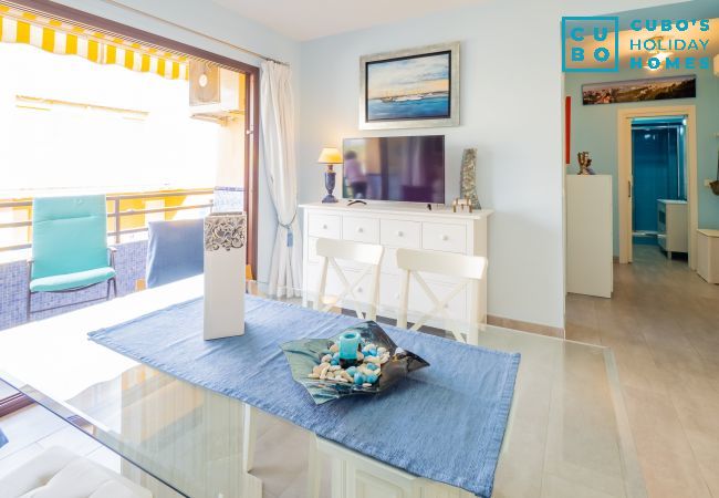 Salón comedor de este apartamento en Torremolinos