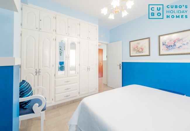 Dormitorio de este apartamento en Torremolinos