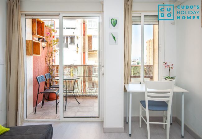 Salón comedor de este apartamento en Benalmádena