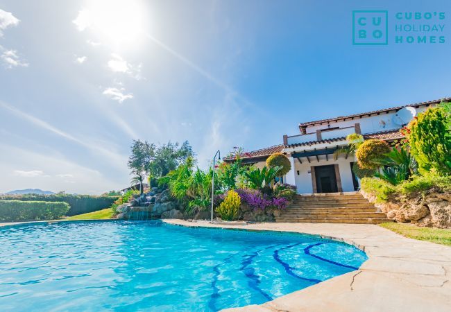 Piscina privada de esta villa en Alhaurín el Grande