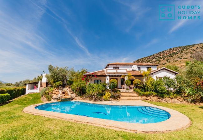 Piscina privada de esta villa en Alhaurín el Grande