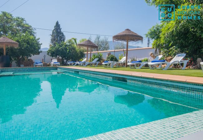 Piscina privada de esta casa rural en Alhaurín el Grande