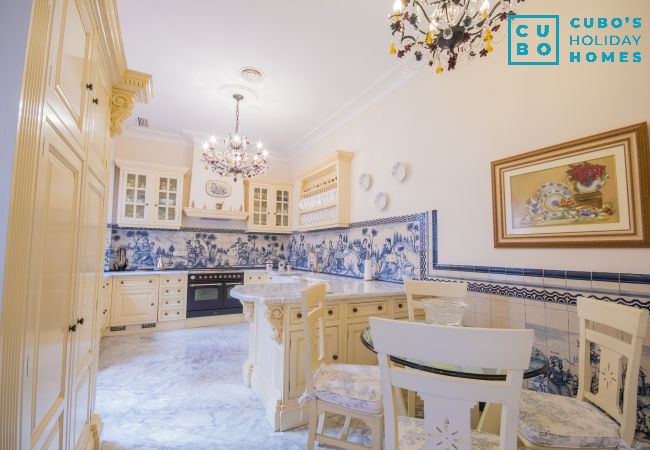 Cocina de esta casa de lujo en el centro de Alhaurín el Grande