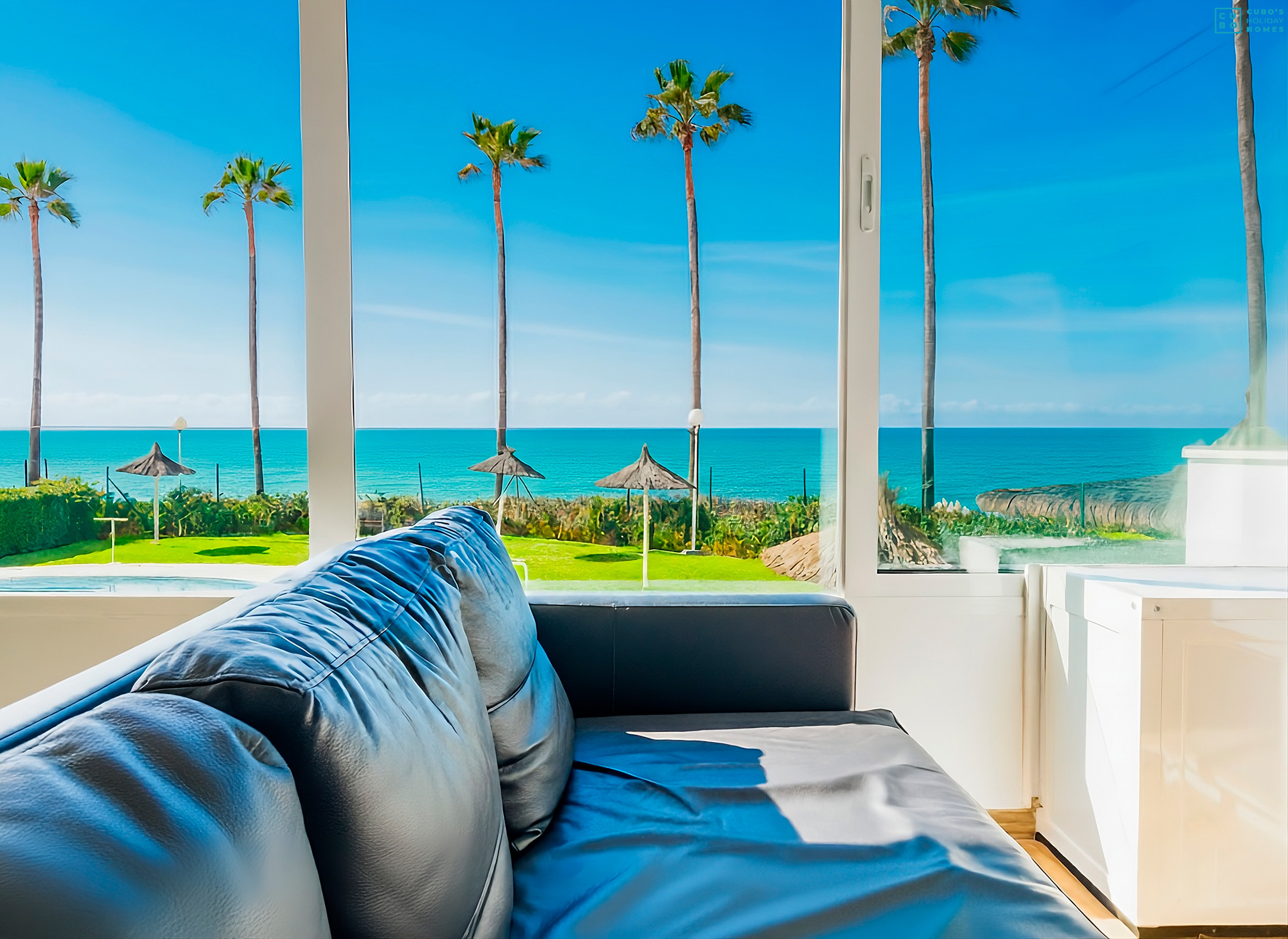 Cubo's Apartamento Marbella Mar  Apartamento vacacional en Mijas Costa con vistas al mar