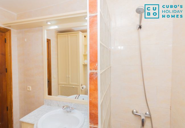 Baño de este apartamento rural en Mijas Pueblo