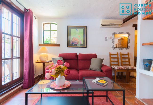 Salón de este apartamento rural en Mijas Pueblo