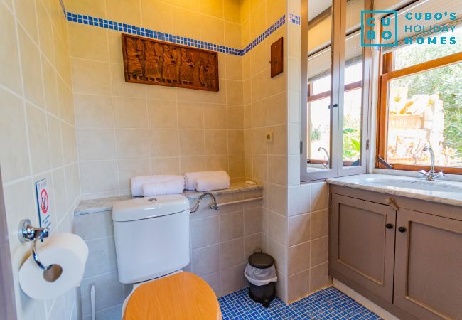 Baño de este estudio rural en Mijas Pueblo