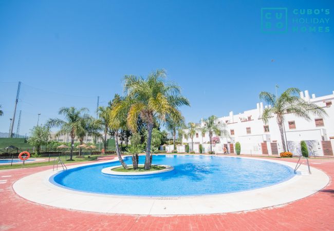 Piscina comunitaria de este apartamento en la Cala de Mijas