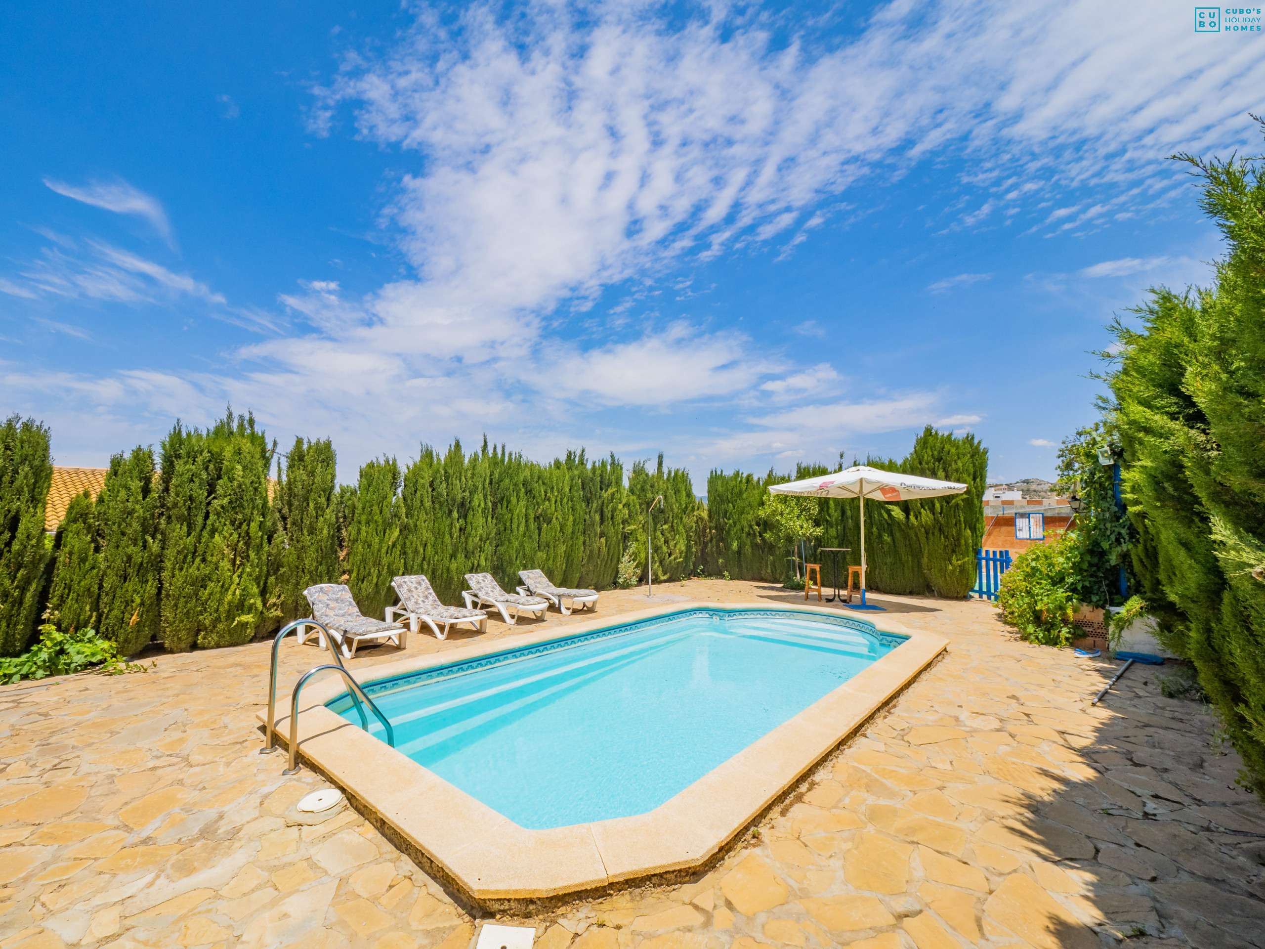 Piscina privada del alojamiento en Ardales