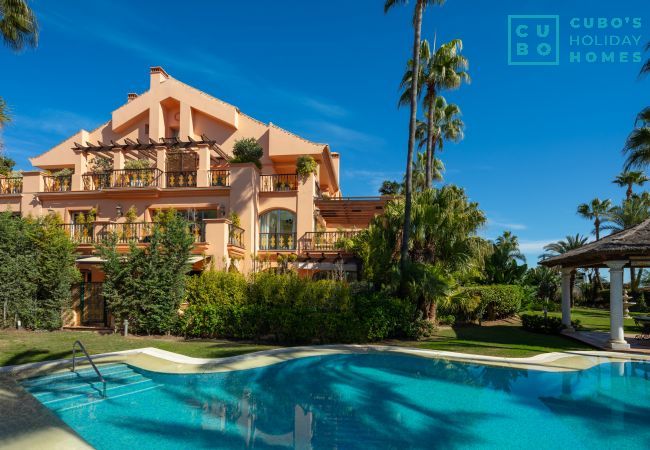 Piscina de este Duplex en Puerto Banús - Marbella 