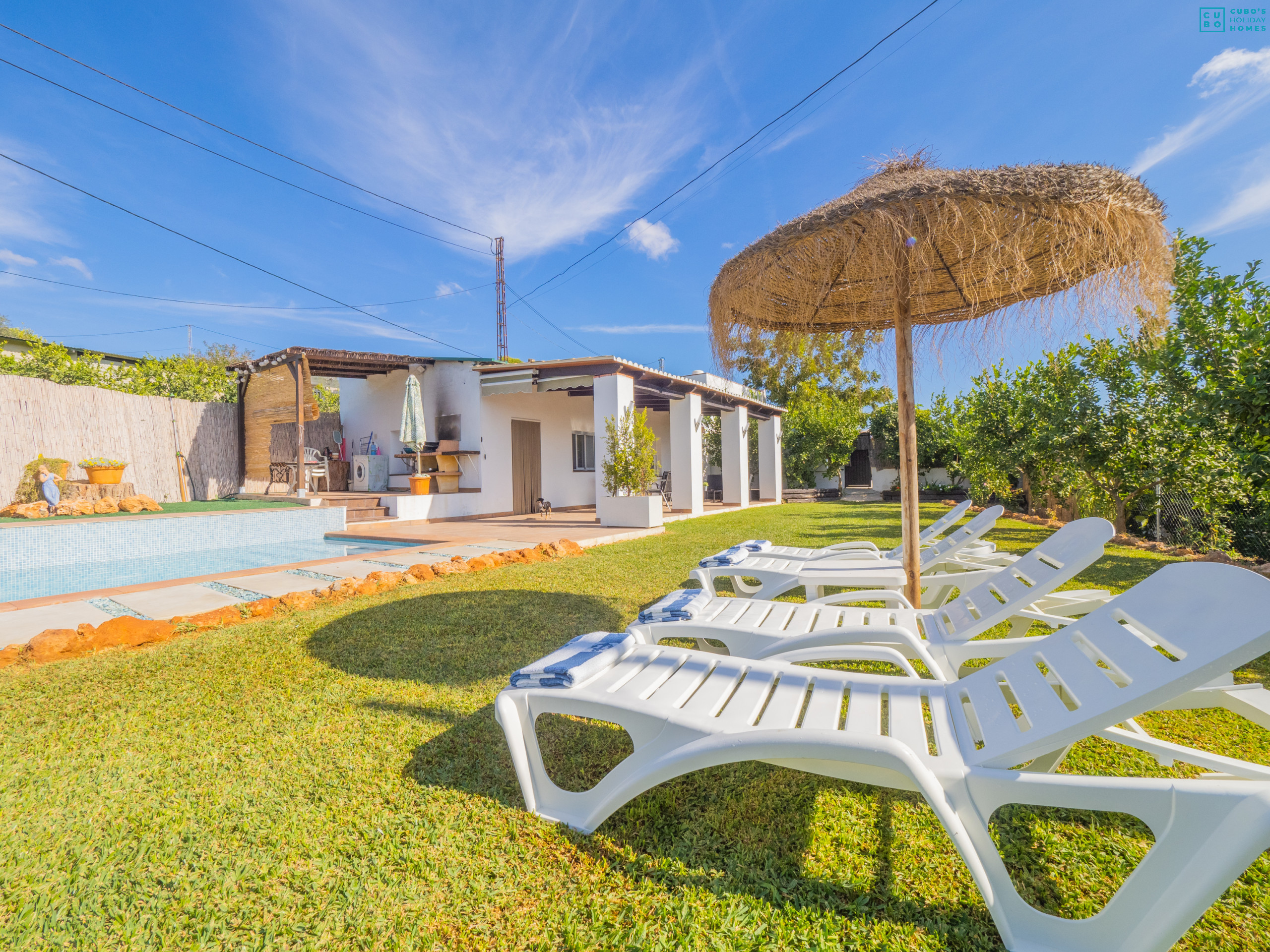 Jardín de esta casa rural en Cártama