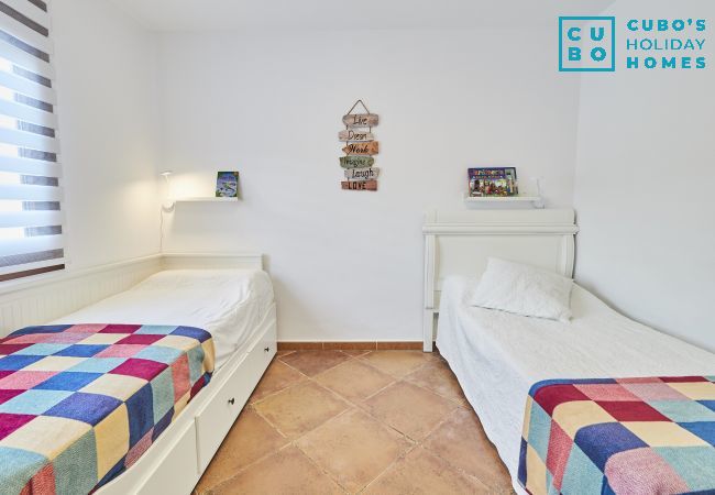 Dormitorio infantil de esta finca en los Montes de Málaga