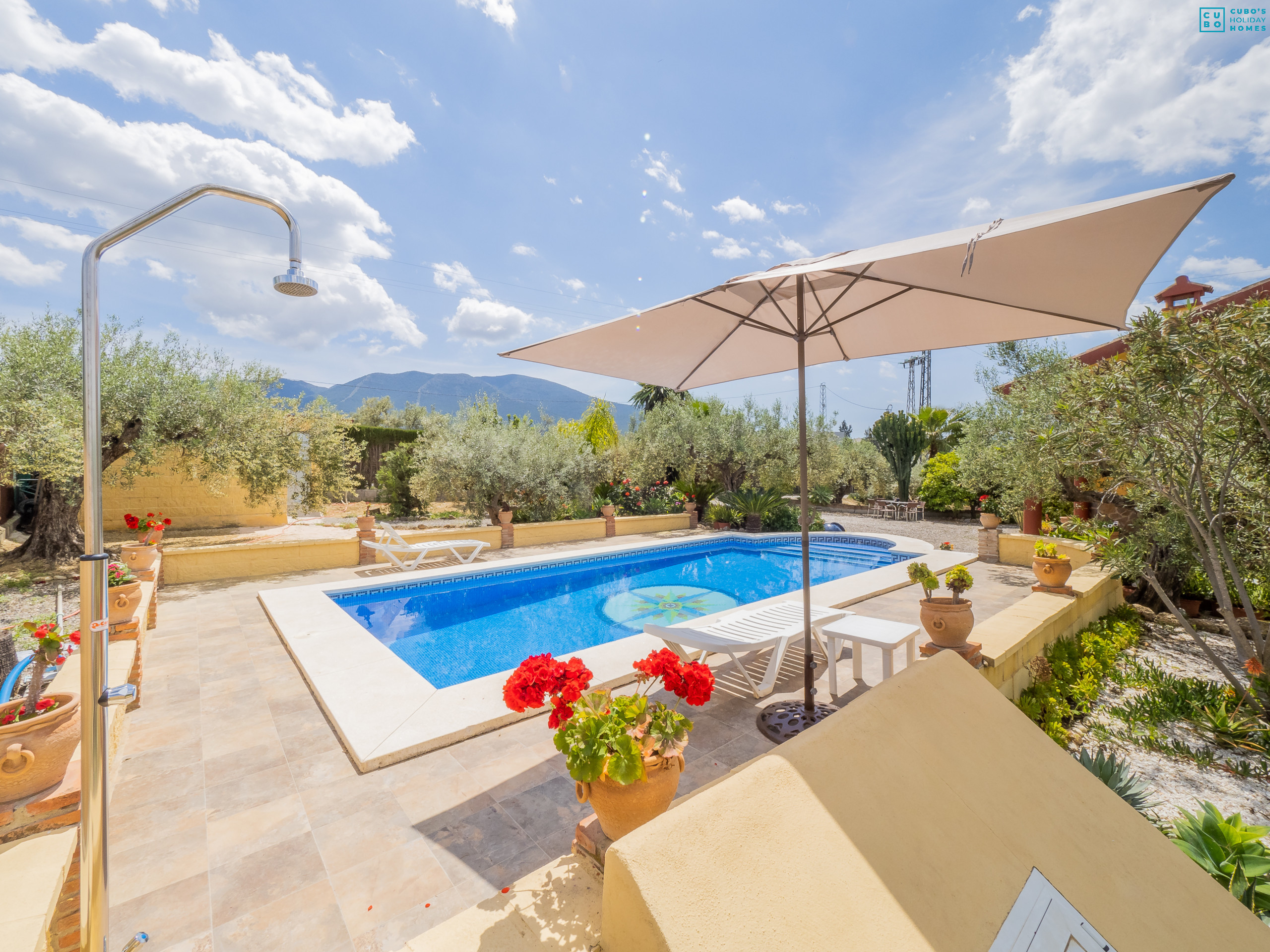 Piscina exterior de esta Casa Rural en Alhaurín 