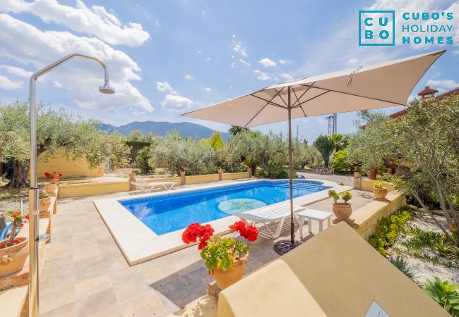 Piscina exterior de esta Casa Rural en Alhaurín 