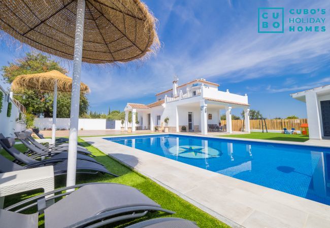 Piscina exterior de esta casa en Alhaurín