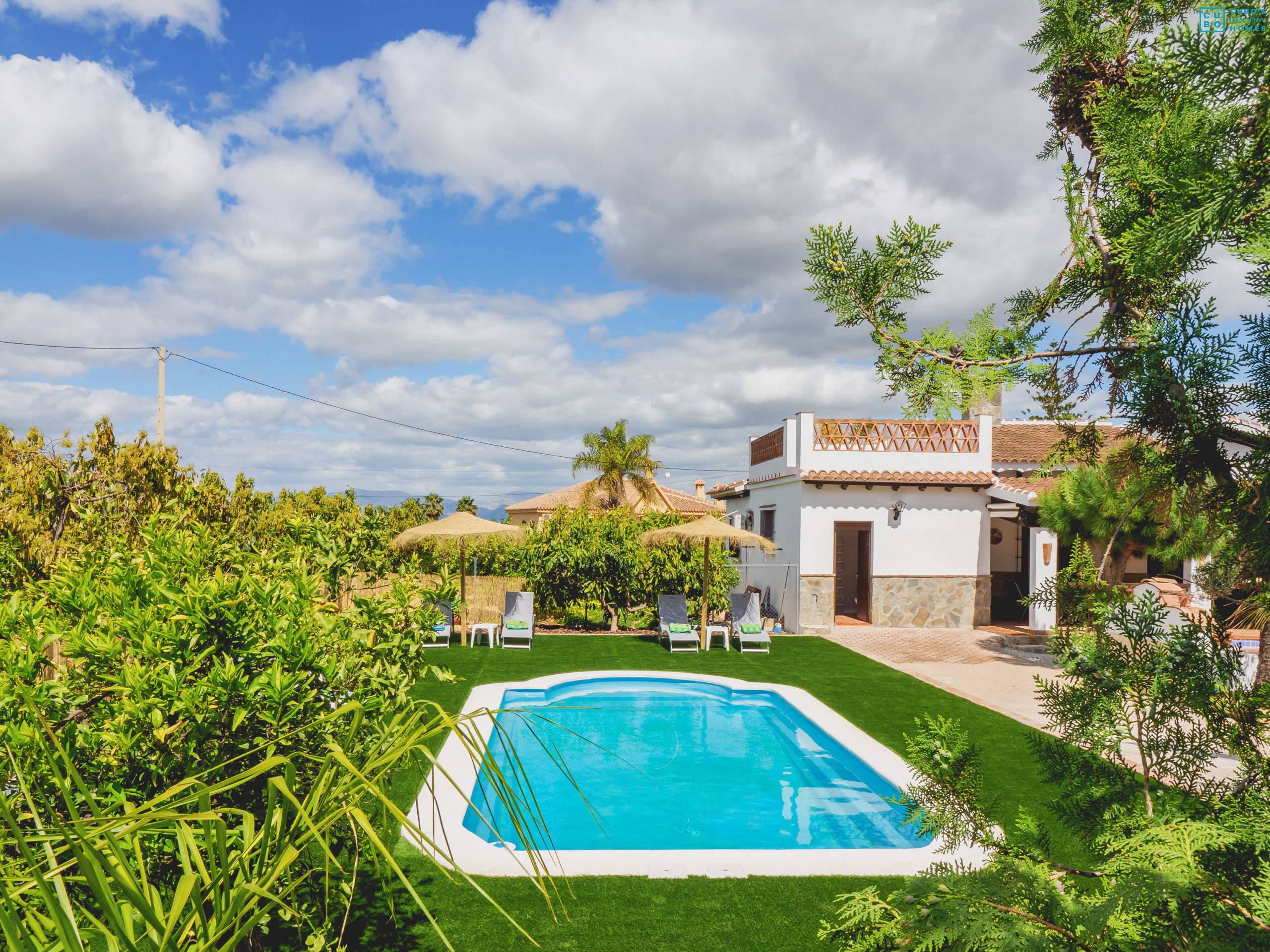 Piscina privada de casa rural familiar. 