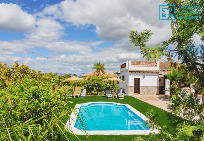 Piscina privada de casa rural familiar. 