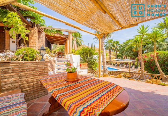 Vista de la terraza con vistas a piscina del alojamiento