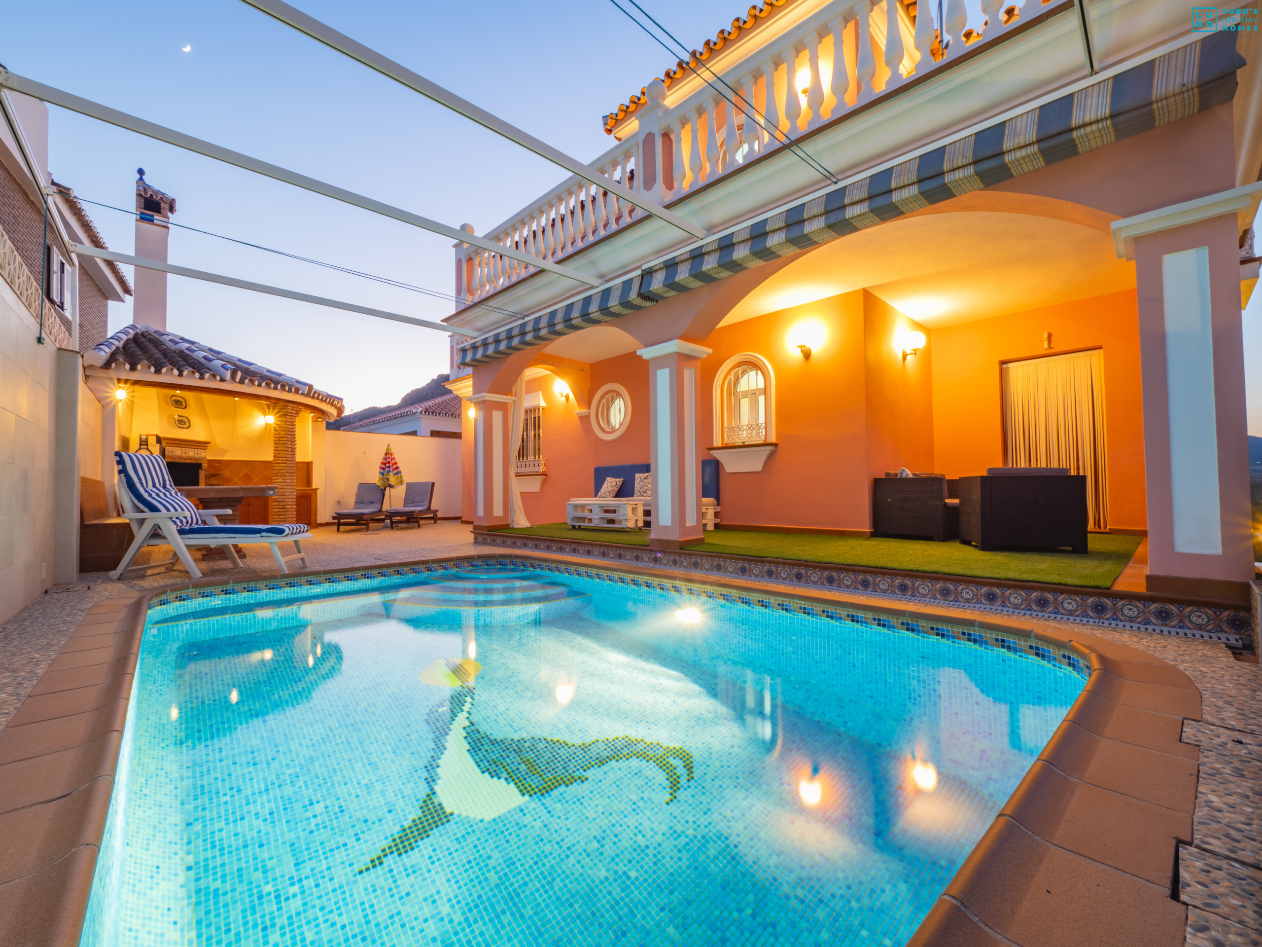 Villa vacacional privada con piscina en Álora para 9 personas.