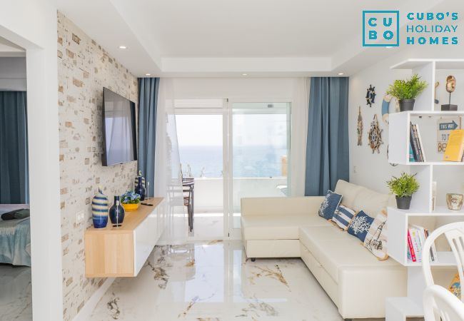 Apartamento en Mijas Costa - Cubo's El Faro Beach Apartment with Pool
