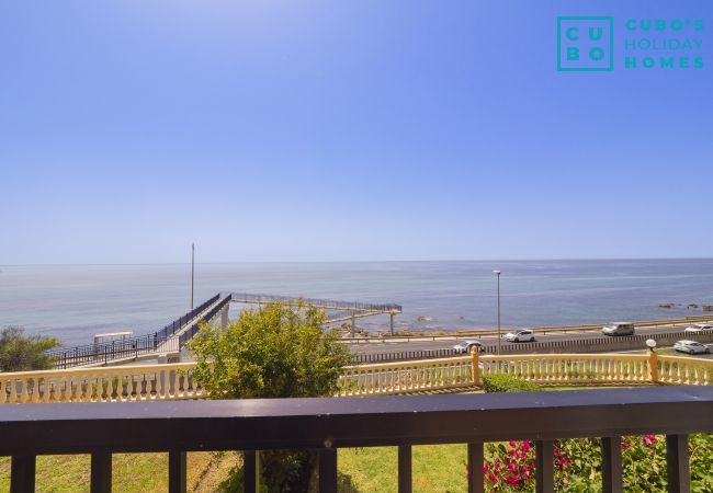 Apartamento en Mijas Costa - Cubo's El Faro Beach Apartment with Pool Apartamento en Mijas Costa - Cubo's El Faro Beach Apartment with Pool