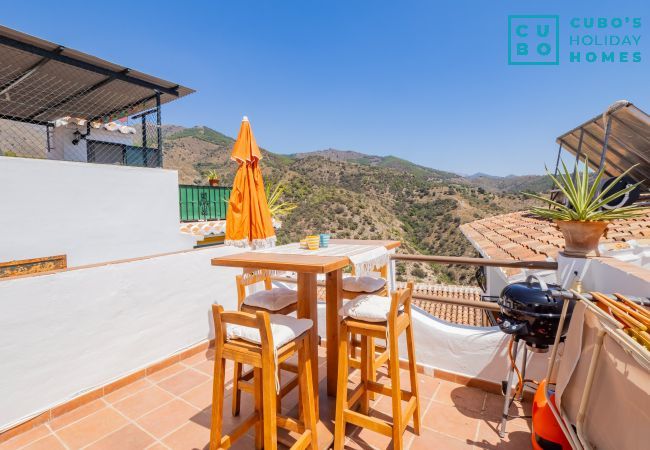 Encantadora casa en el casco de Sedella en la Axarquia.