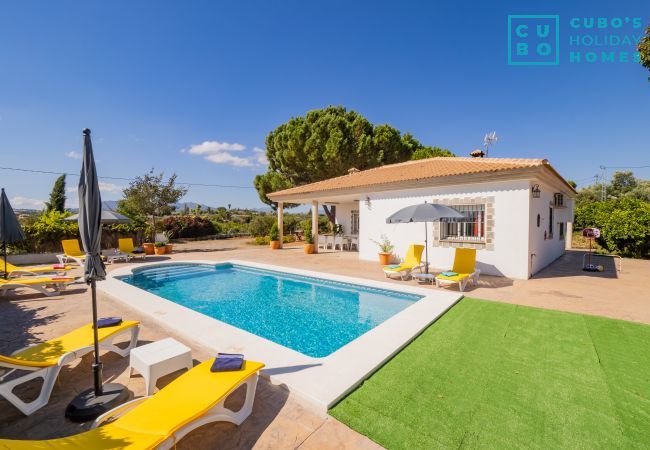 Casa rural con piscina en Alhaurín el Grande para 7 personas.