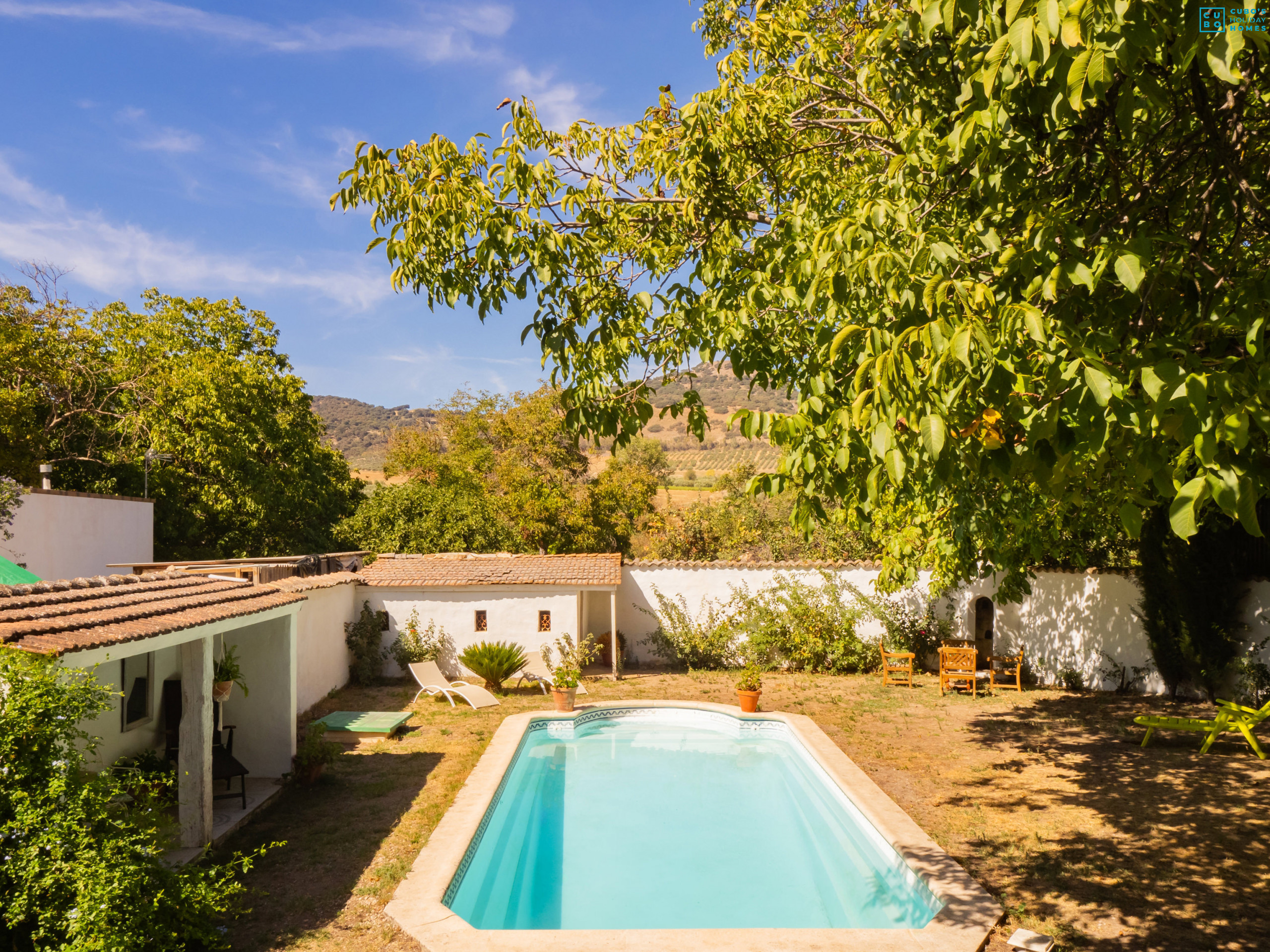 Casa rural con piscina privada cerca de Ronda para 11 personas.