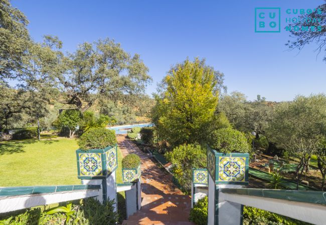 Casa rural en Guillena - Cubo's Quinta de los Cisnes & minigolf included