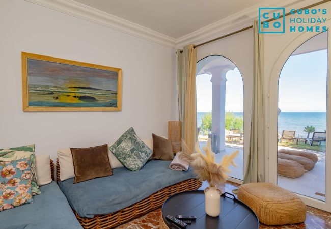 Villa en Mijas Costa - Cubo's Beachfront Villa Khayyam Villa en Mijas Costa - Cubo's Beachfront Villa Khayyam