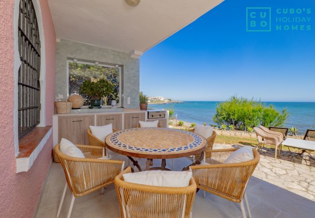 Villa en Mijas Costa - Cubo's Beachfront Villa Khayyam Villa en Mijas Costa - Cubo's Beachfront Villa Khayyam
