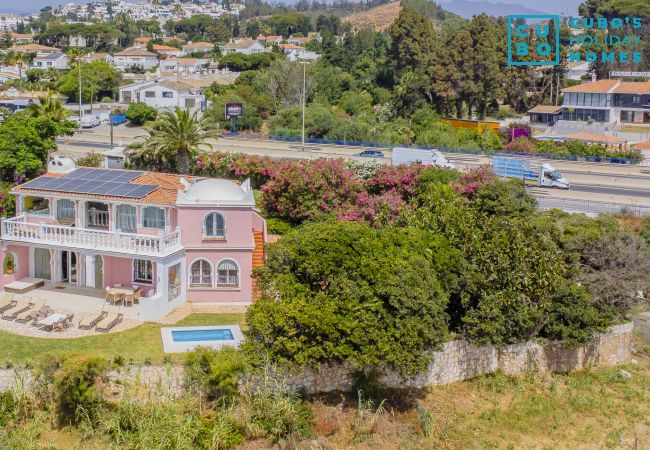 Villa en Mijas Costa - Cubo's Beachfront Villa Khayyam Villa en Mijas Costa - Cubo's Beachfront Villa Khayyam