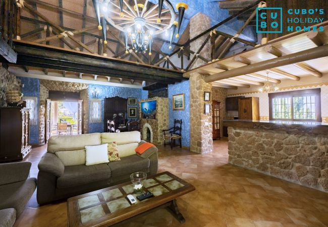 Villa en Alhaurín el Grande - Cubo's Whitestone Villa Family Fun Villa en Alhaurín el Grande - Cubo's Whitestone Villa Family Fun
