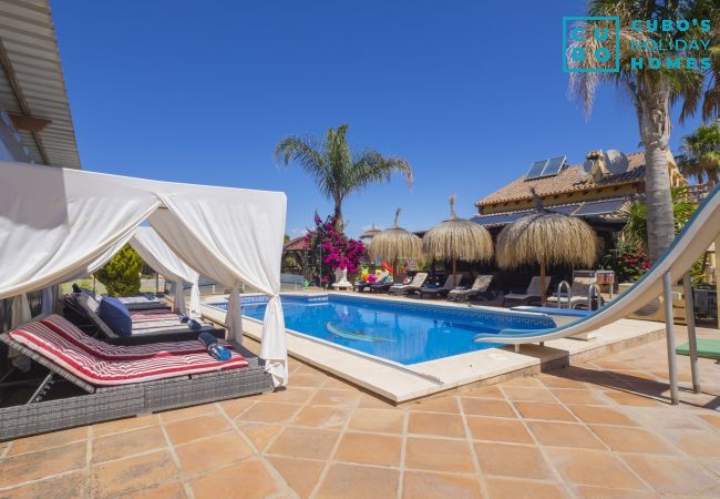 Villa en Alhaurín el Grande - Cubo's Villa Las Palmeras Altas 17PAX Villa en Alhaurín el Grande - Cubo's Villa Las Palmeras Altas 17PAX
