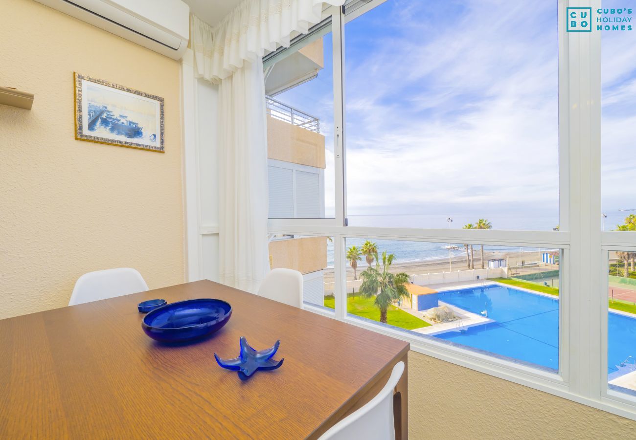 Vistas a la piscina de este apartamento en Algarrobo