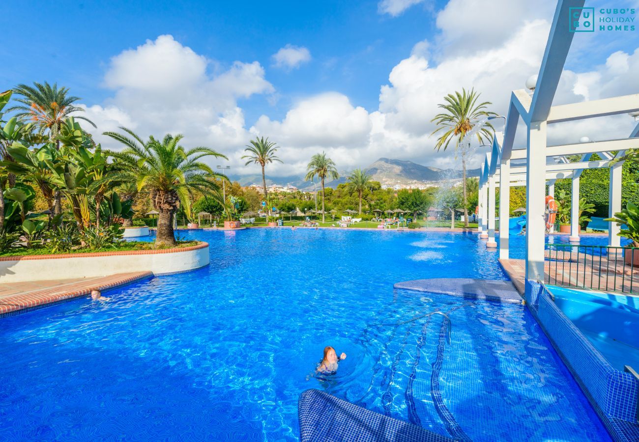 Piscina comunitaria de este apartamento en Benalmádena