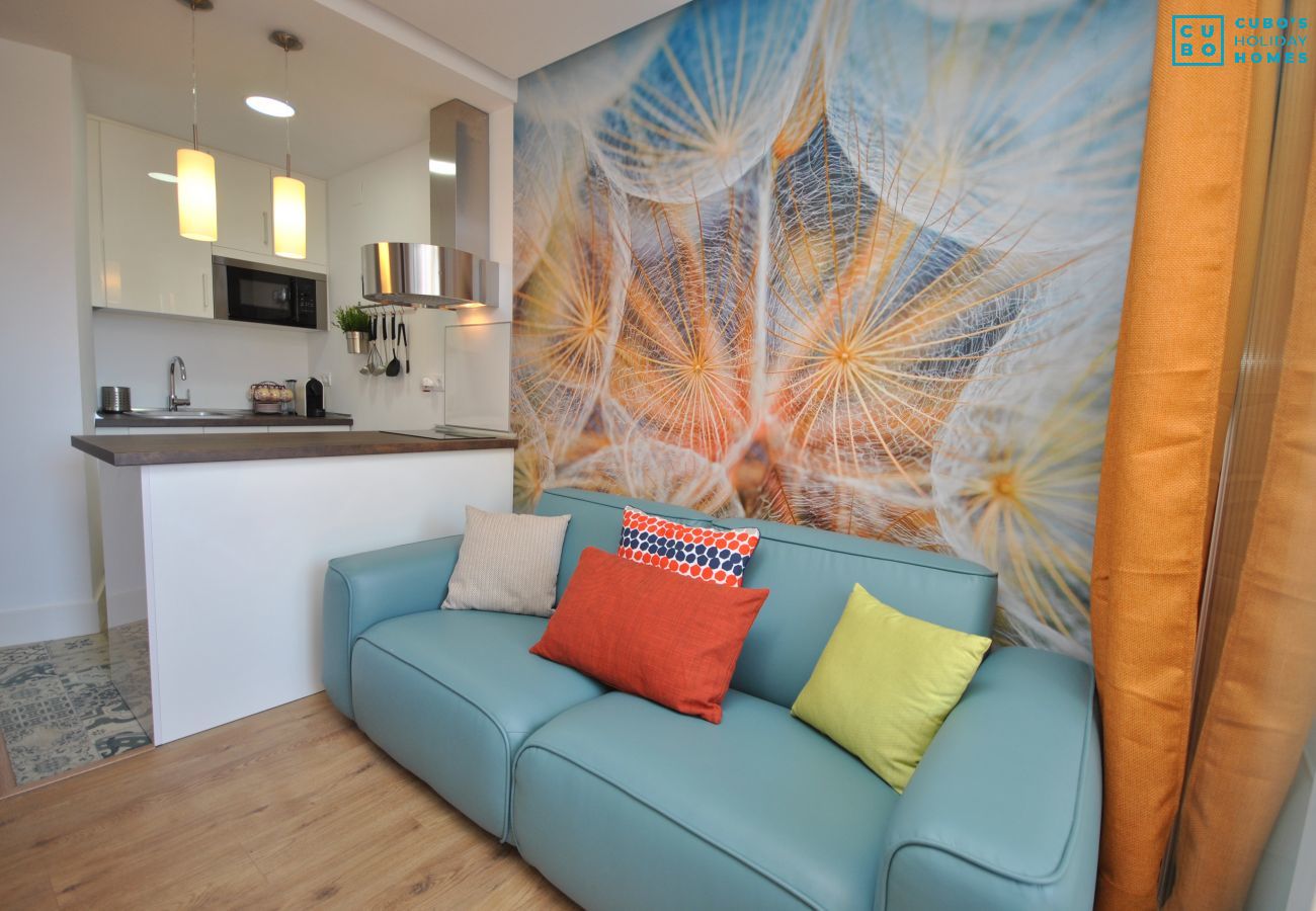 Salón comedor de este apartamento en Benalmádena