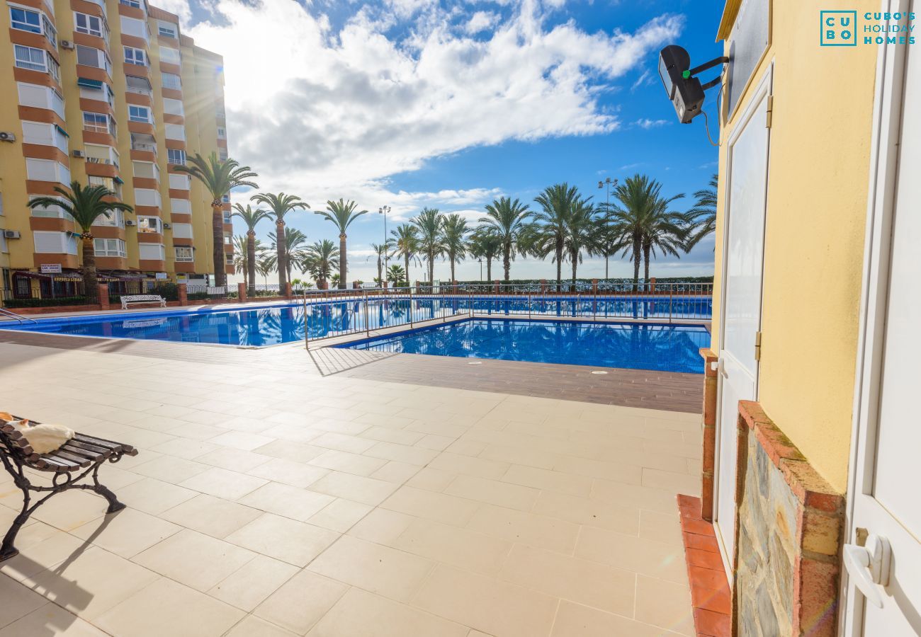 Piscina comunitaria de este apartamento en La Caleta de Vélez