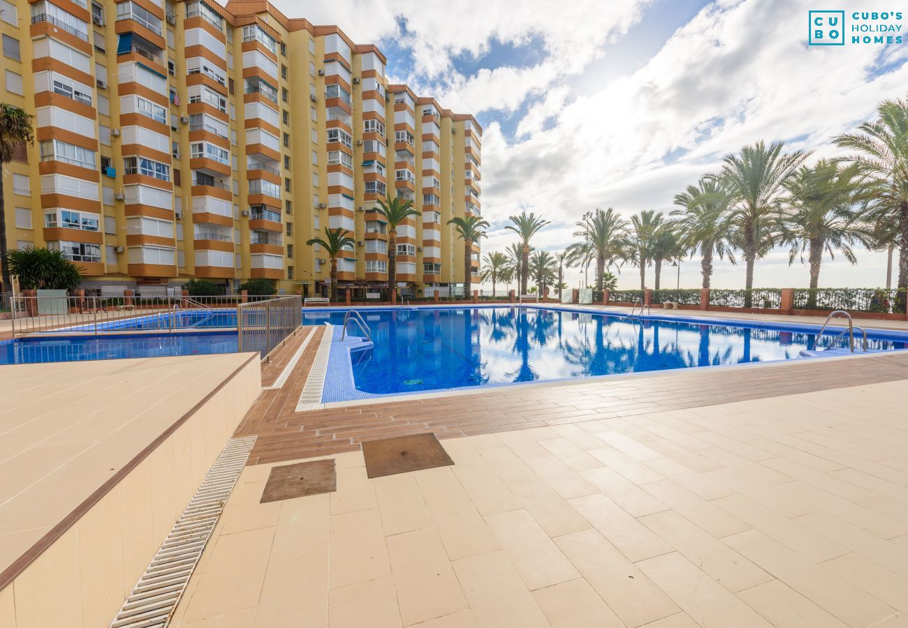 Piscina comunitaria de este apartamento en La Caleta de Vélez