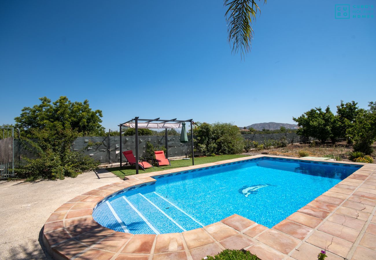 Piscina de esta finca en Alhaurín el Grande