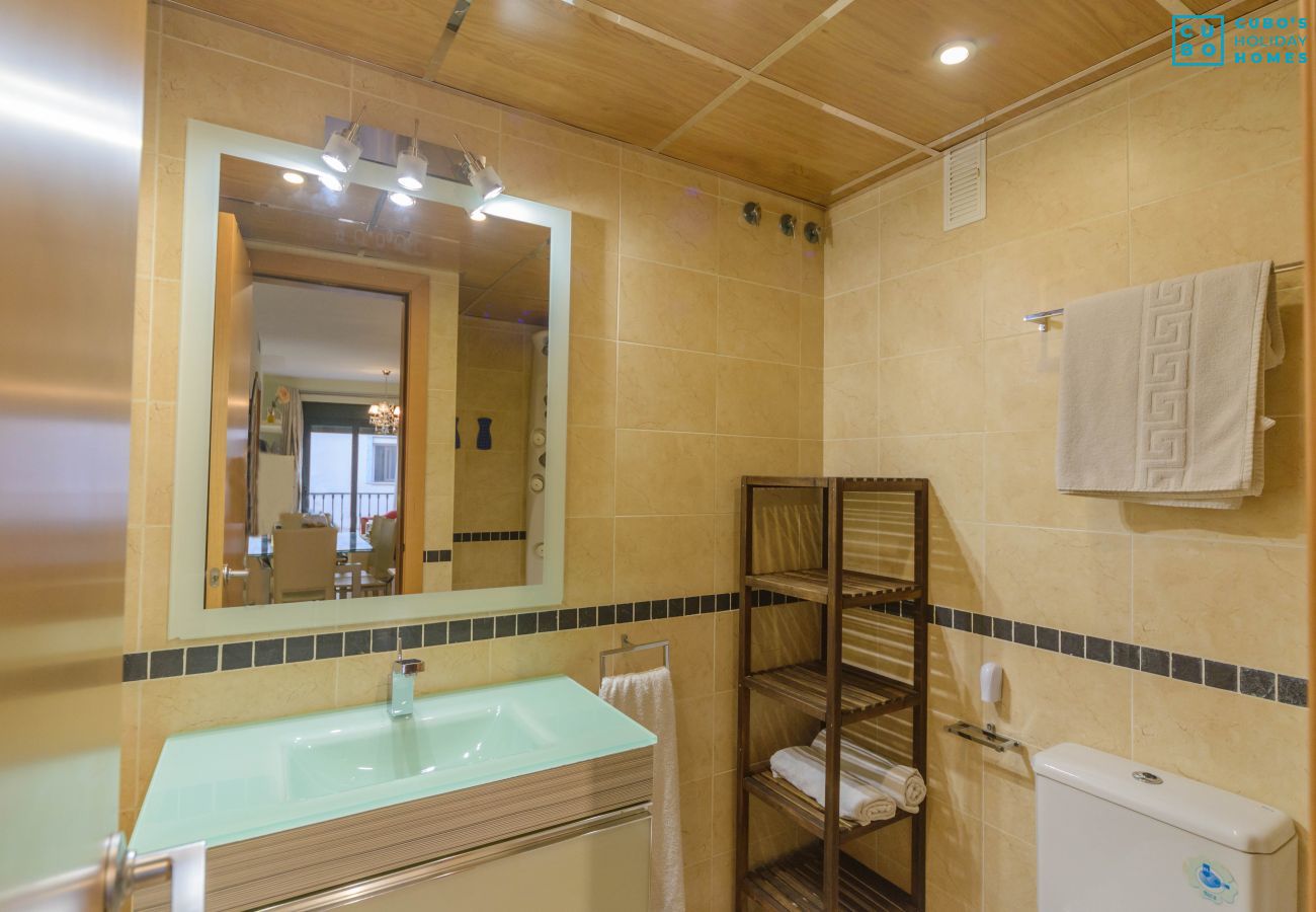 Baño de este apartamento en Fuengirola
