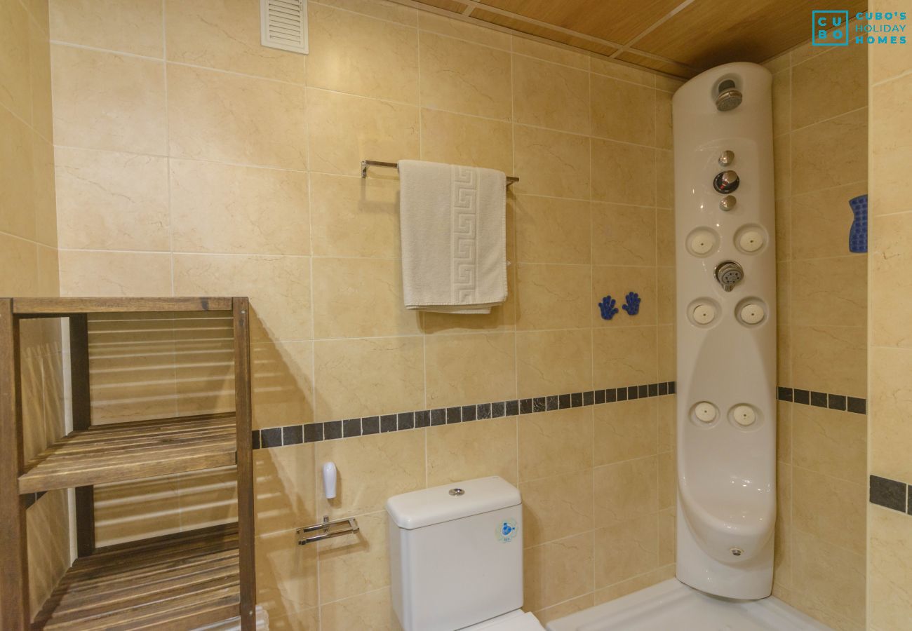 Baño de este apartamento en Fuengirola