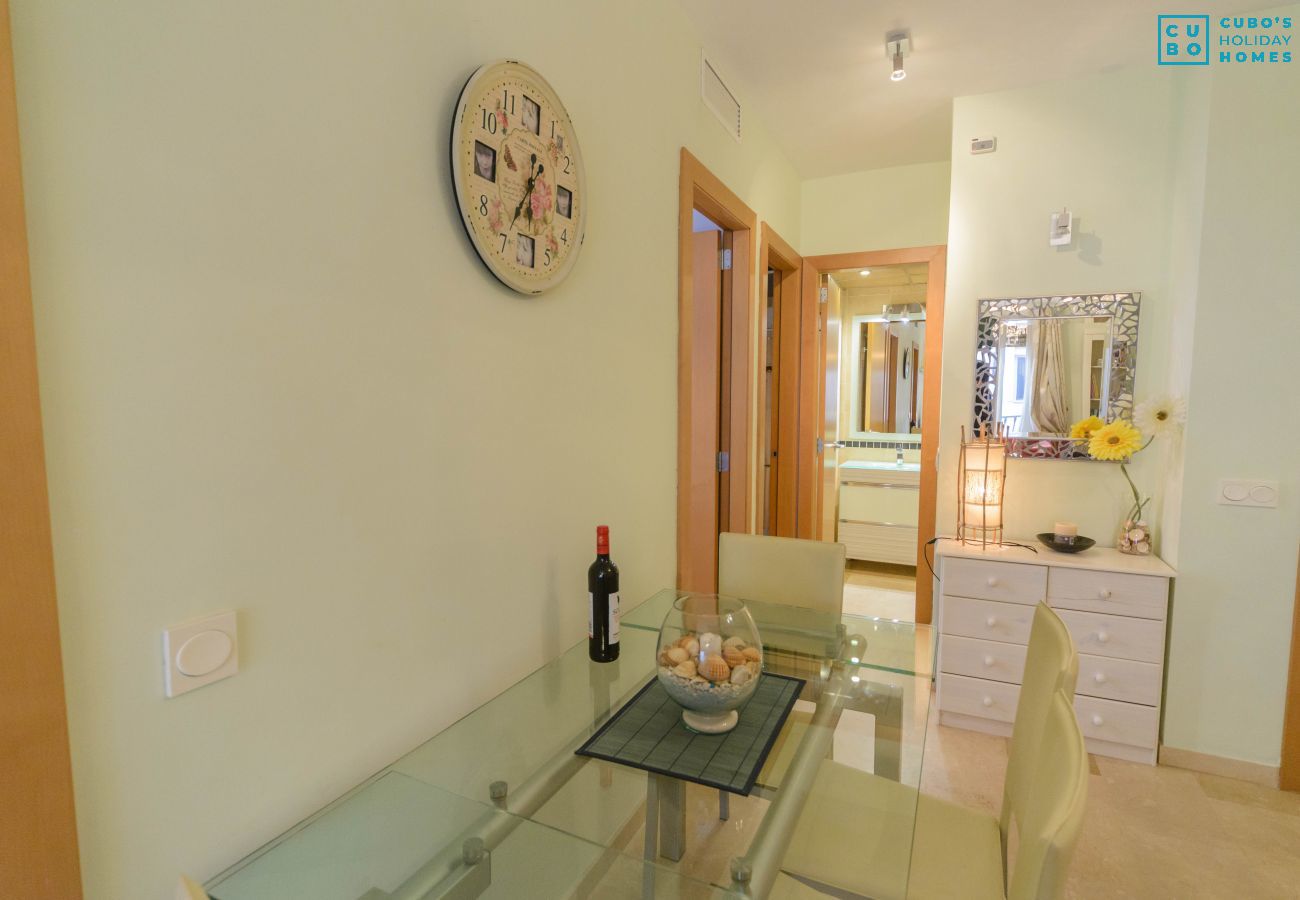 Salón comedor de este apartamento en Fuengirola