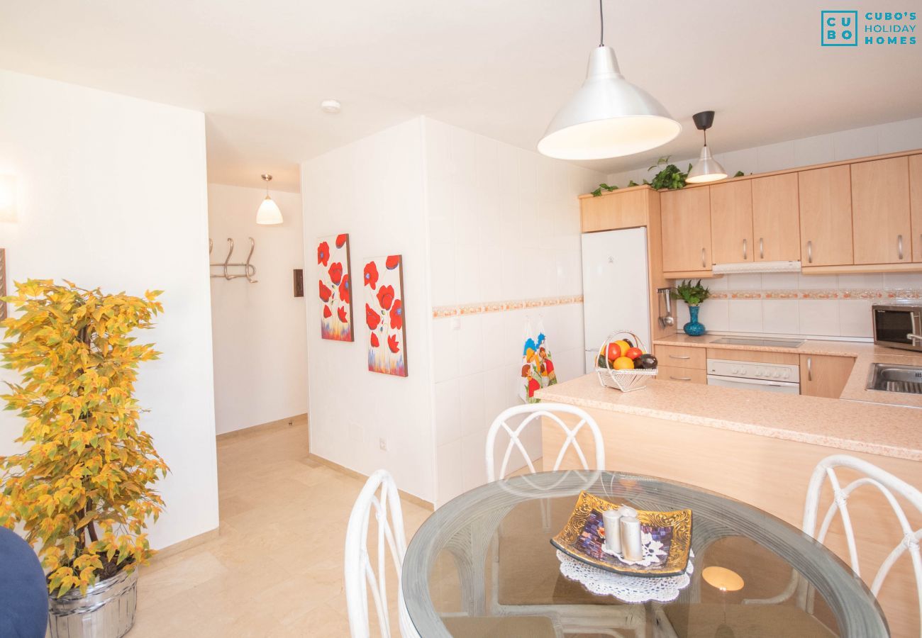 Salón comedor de este apartamento en Mijas Costa