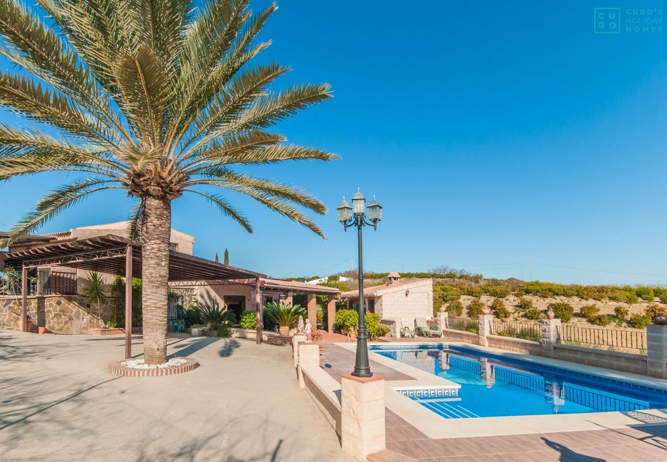 Piscina privada de esta finca en Alhaurín el Grande