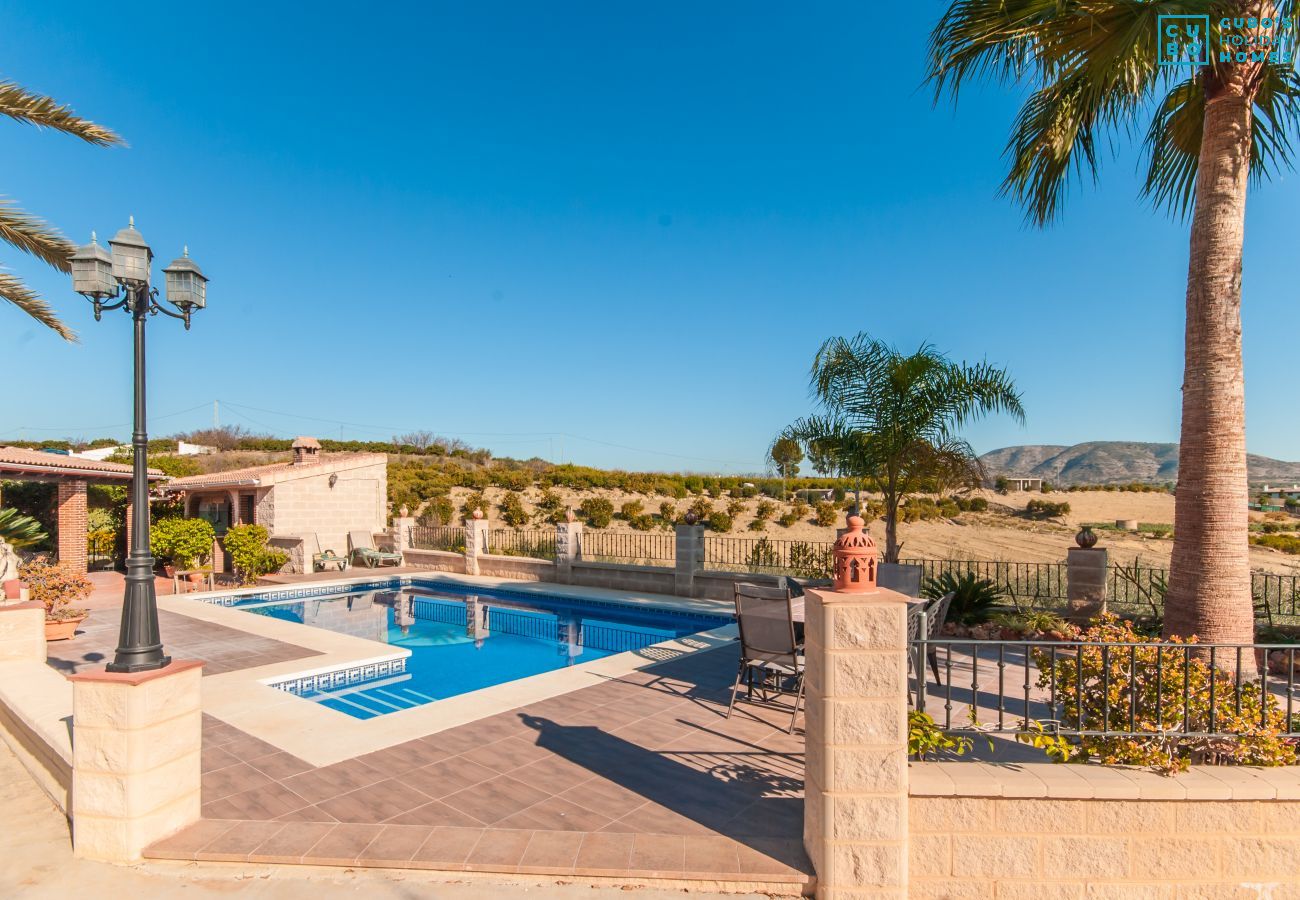 Piscina privada de esta finca en Alhaurín el Grande