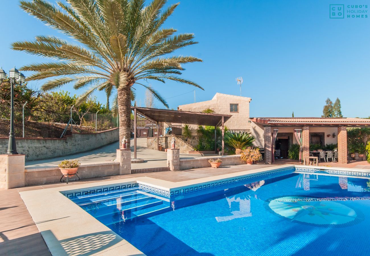 Piscina privada de esta finca en Alhaurín el Grande